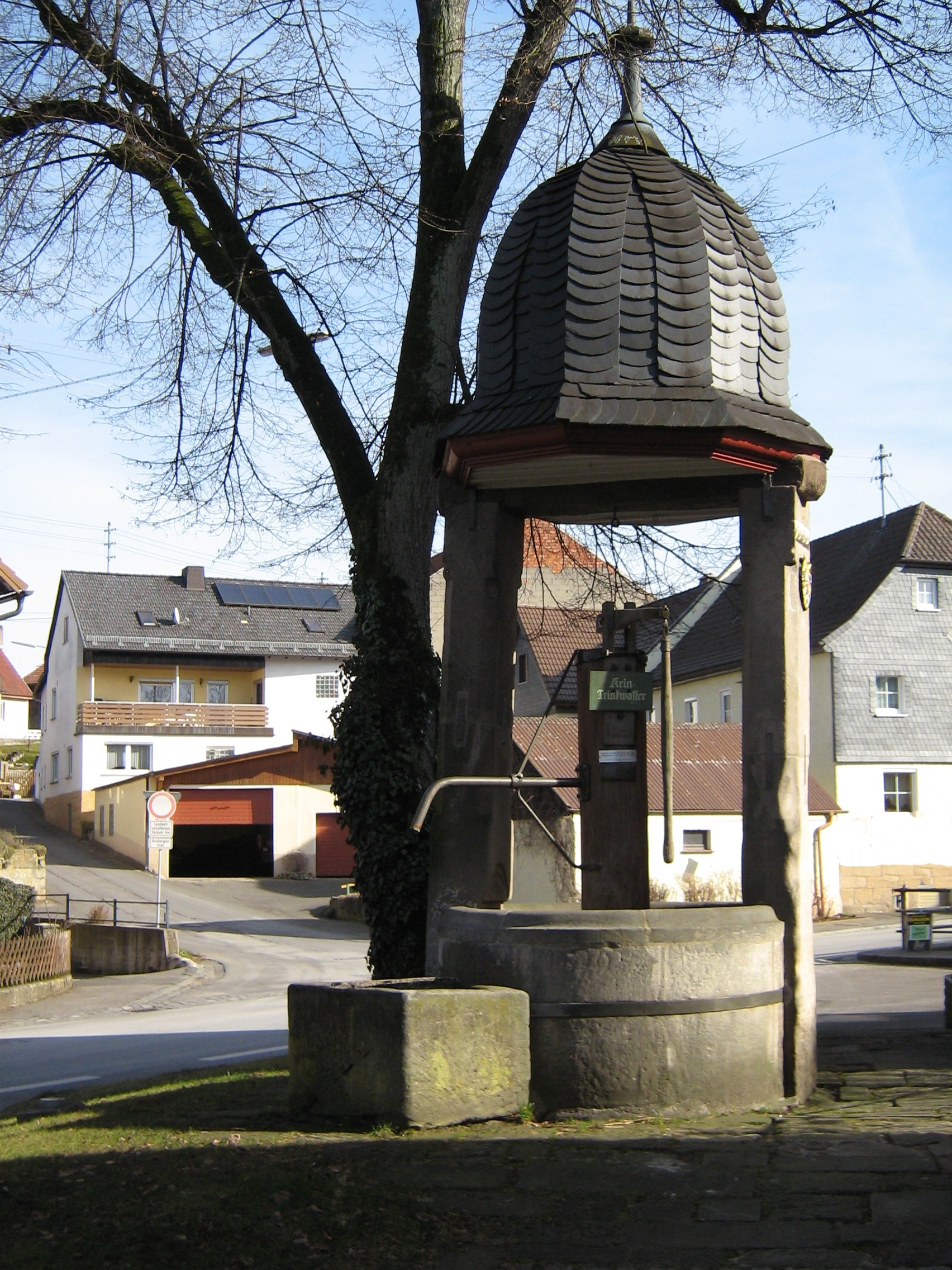 Brunnen Leider haben wir keinen Alternativtext zu diesem Bild, aber wir arbeiten daran.